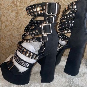 NEW in box- Azalea Wang Studded & Gemmed Platform Gladiator Heels - Size 8 1/2